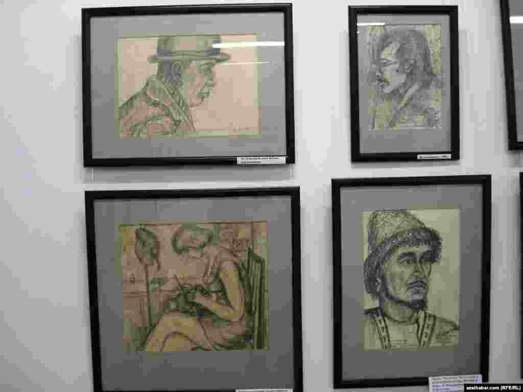 Myrat Diwanaýewiň sergisinden, Aşgabat, 21-nji iýun, 2011-nji ýyl. (Surata düşüren: D.Ýazgulyýew)