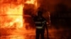 Пожар в Киеве после падения обломков в ночь на 26 июля. Снимок обнародован Государственной службой Украины по чрезвычайным ситуациям