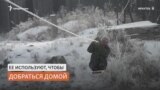Жители Сибири добираются домой по канату
