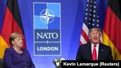 Donald Trump și Angela Merkel la summitul NATO de la Watford, UK, 4 decembrie 2019