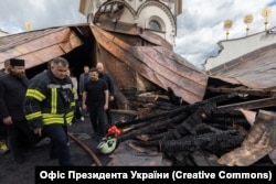 Пошкоджена російським БпЛА будівля Успенського собору Києво-Печерської лаври, Київ, 15 червня 2026 року. Зруйнований храм відвідує президент України Володимир Зеленський