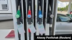 Обмеження запроваджені в десятках російських регіонів і на окупованих РФ територіях України, і їх перелік продовжує розширюватися
