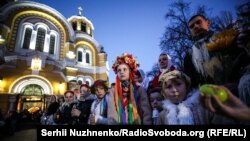 Ukrainian Christians Celebrate Easter With 'Holy Fire'