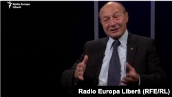 Traian Băsescu în studioul Europei Libere de la Chișinău, în primăvara lui 2019