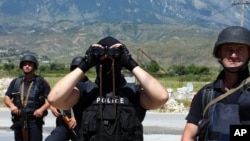 Zyrtarë policorë të Shqipërisë. Fotografi nga arkivi.