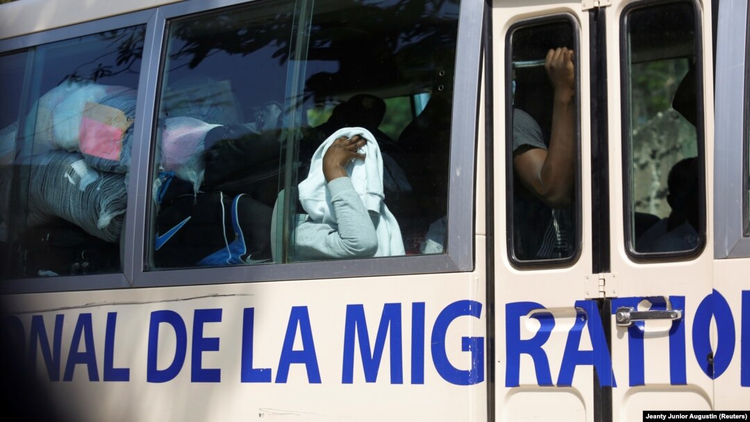 Migranti u busu nakon deportacije iz SAD, Haiti, april 2020. 