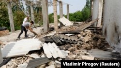 Разрушенные в результате конфликта дома в селе Максат. 4 мая 2021 года. 