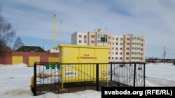 Газавая ўстаноўка насупраць дома, у якім дэмантавалі газавую калёнку