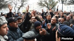 Armenia -- Cattle farmers protest outside the prime minister's office in Yerevan, January 20, 2020.