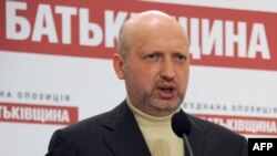 Александр Турчинов навбатдаги президентлик сайлови ўтгунча давлат раҳбари вазифасини бажариб туради.