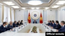 Президент Сооронбай Жээнбеков парламенттик шайлоого көз салган эл аралык байкоочулар миссияларынын жетекчилерин кабыл алды. 5-октябрь, 2020-жыл.