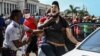 Полицията арестува участник в демонстрацията в Хавана на 11 юли 2021 г.