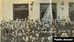 Participanți la Congresul socialist, 1894. Sursa: I.C. Atanasiu, Pagini din istoria contimporană a României, 1881-1916, vol. 1, Mișcarea socialistă, 1881-1900, București, 1932