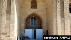 O‘zbekistonda keyingi yillarda tarixiy san’at asarlarining o‘g‘irlanishi bo‘yicha o‘nlab jinoyat ishlari ochilgan¸ biroq g‘oyib bo‘lgan osori-atiqalar topilmagan.