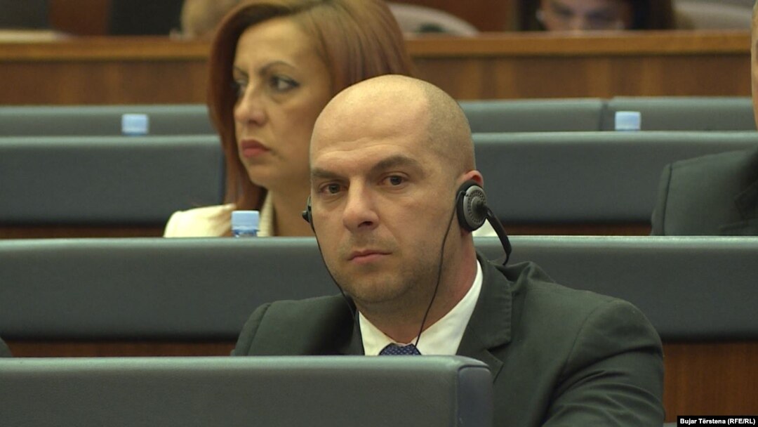 Samo povlačenje pred problemima i bojkot institucija nisu ništa promenili: Slavko Simić u Skupštini Kosova