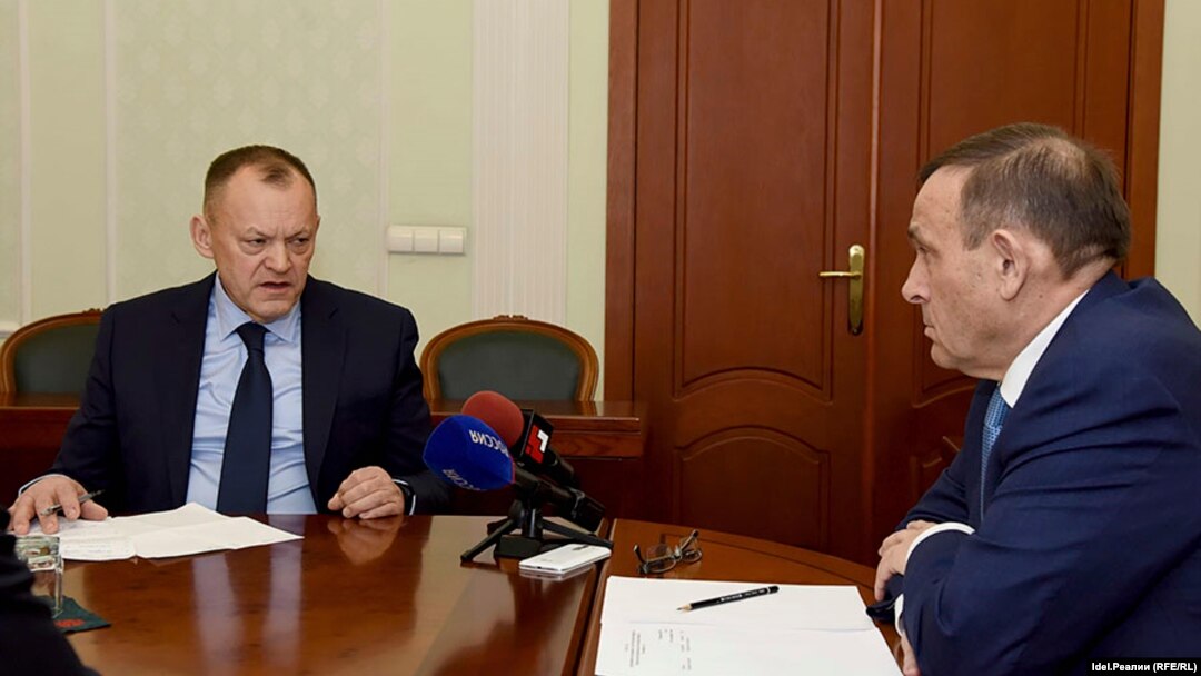 Владимир Кожанов слева