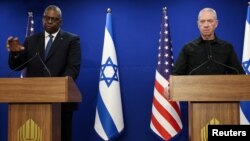 Secretarul american al Apărării Austin, Lloyd Austin, și ministrul israelian al Apărării, Yoav Gallant, au susținut luni o conferință de presă comună la Ministerul Apărării al Israelului, la Tel Aviv.