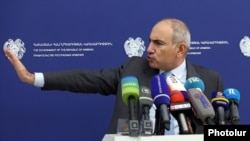 Armenia - Prime Minister Nikol Pashinian speaks during a news briefing in Yerevan, October 29, 2026.
