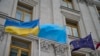 Церемонія урочистого підняття кримськотатарського національного прапора перед будівлею МЗС України. Київ, 2025 рік