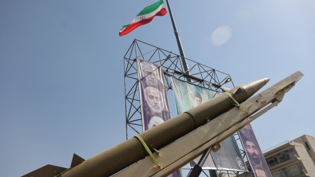 موشکهایی که دیپلماسی را به «بنبست» کشاندهاند؛ گفتوگو با حمیدرضا عزیزی موشکهایی که دیپلماسی را به «بنبست» کشاندهاند؛ گفتوگو با حمیدرضا عزیزی