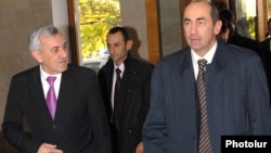 Armenia - President Robert Kocharian (R) and Defense Minister Mikael Harutiunian, 15 November 2007.