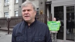 Активисты партии "Яблоко" требуют принять закон против прославления Сталина