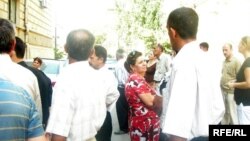 Родные протестовавших детей вкладчиков "GEN", Баку, 29 августа 2008