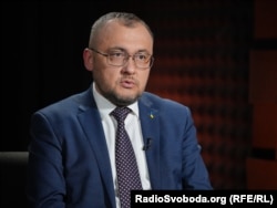 «Відчуття загрози існує. Але це відчуття загрози існує в керівних елітах та урядових колах. Але сказати, що повністю населення зараз змобілізоване на оборону чи готується до війни, ми так не скажемо», – Василь Боднар