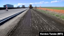 Lucrări de reparație pe autostrada ungară M1, aproape de intrarea în Budapesta (imagine de arhivă).