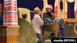 Туфан Миңнуллинның "Гөргөри кызын бирә" комедиясеннән күренеш