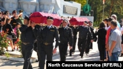 Судебные приставы в Северной Осетии несут останки красноармейцев, погибших в ходе битвы за Кавказ в 1942 году
