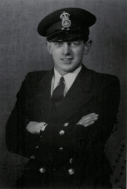 Джон Харрисон в 1940 году. Фото из архива британского Имперского военного музея