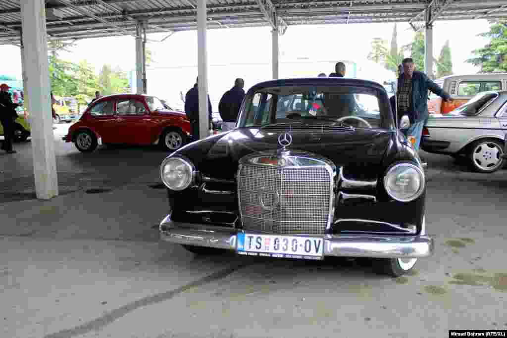 Mercedes iz 1960-ih godina prošlog stoljeća