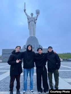 Полина с друзьями в Киеве