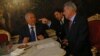 Қазақстан президенті Нұрсұлтан Назарбаев (сол жақта) пен Австрия президенті Хайнц Фишер (оң жақта) ресми кездесуде отыр. Вена, 22 қазан 2012 жыл. 