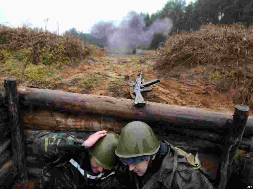 Беларускія салдаты падчас вучэньняў у раёне горада Барысаў