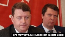 Михаил Матвеев справа