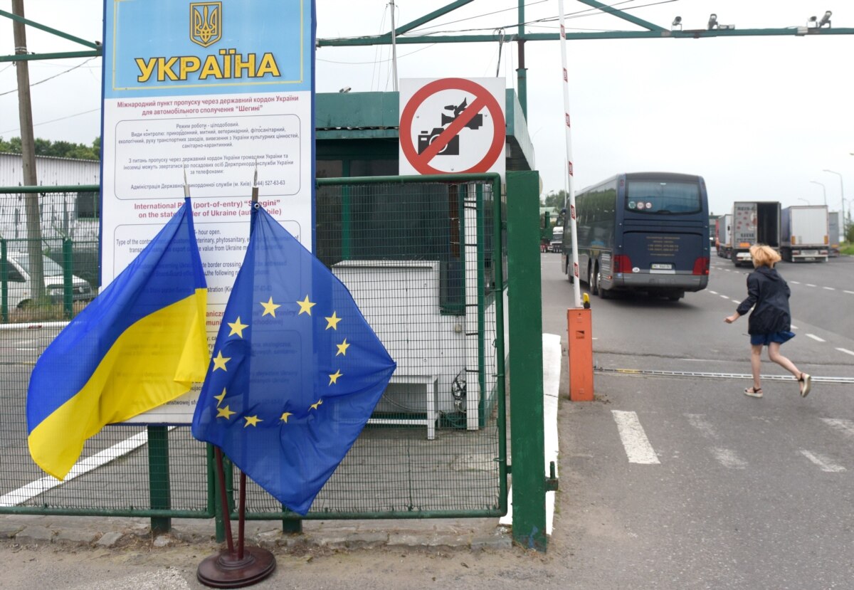 ЄС і Україна продовжили «транспортний безвіз» на 15 місяців