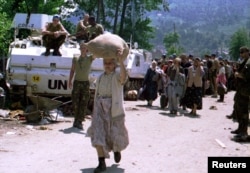 Subašić: 'U Potočarima je bila zastava UN, mi smo bili pod zaštitom i oni su odgovorni koliko god oni smatrali da nisu' (na fotografiji UN vojnici u Potočarima, 1995)