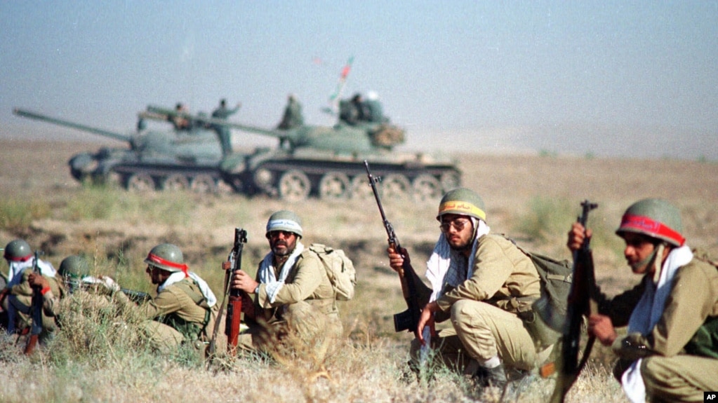 Soldiers of the Iranian elite forces (IRGC) participate in the largest-ever war games near the town of Torbat-e-Jaam, close to the Iran-Afghan border, Wednesday, Sept. 2, 1998. (AP Photo)