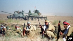 Soldiers of the Iranian elite forces (IRGC) participate in the largest-ever war games near the town of Torbat-e-Jaam, close to the Iran-Afghan border, Wednesday, Sept. 2, 1998. (AP Photo)