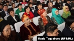Участники форума "Женщина и религия". Алматы, 4 марта 2013 года.