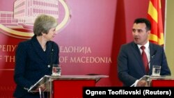 Kryeministrja e Britanisë së Madhe, Theresa May dhe kryeministri i Maqedonisë, Zoran Zaev -Shkup, 17 maj 2018.