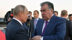 Russian President Vladimir Putin (left) with his Tajik counterpart Emomali Rahmon in Dushanbe in September 2018.