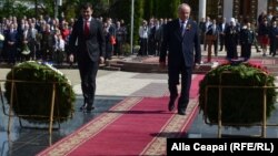 Premierul Chiril Gaburici și președintele Nicolae Timofti la Memorialul „Eternitatea”