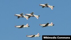 Krila Oluje tijekom letačkog programa u Karlovcu za Dan OSRH 2009.