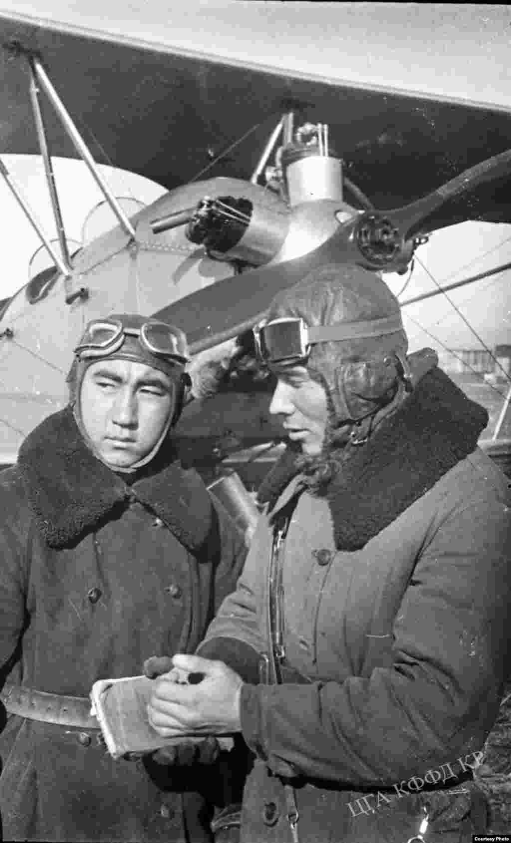 Летчик-инструктор Касым Ормокоев. 1941 год.&nbsp;