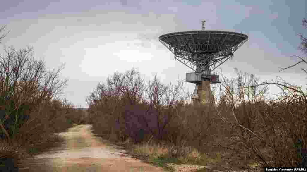 Единственный уцелевший в Крыму радиотелескоп ТНА-400