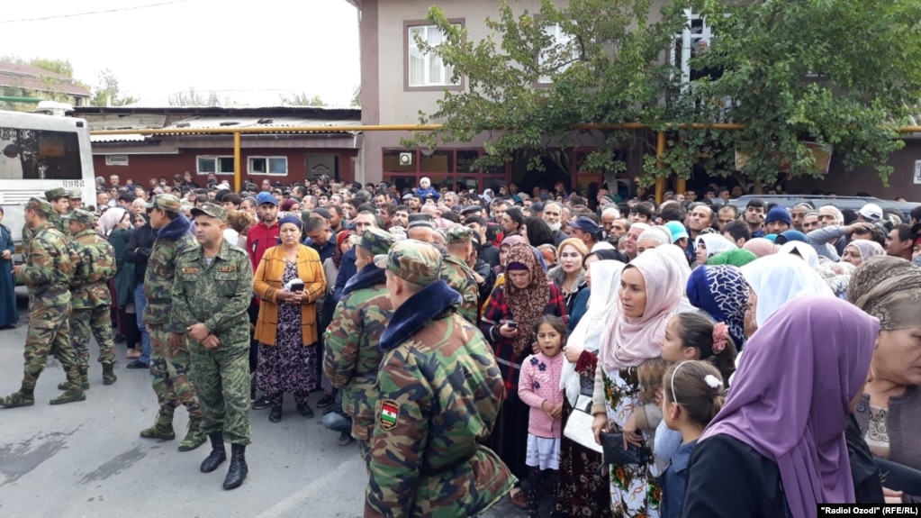 Тожикистонда бир мингдан кўпроқ маҳбуслар амнистия бўйича озодликка чиқди