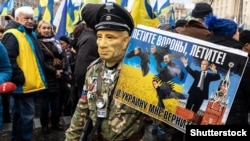 Під час одного з мітингів у центрі столиці України. Київ, 8 грудня 2019 року 